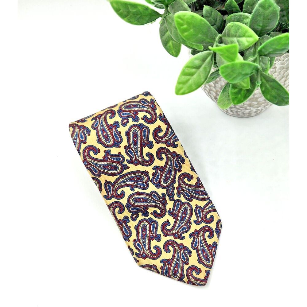 Trissardi Tie Yellow Red Blue Paisley Pattern 3 1/4"‎ x 56" Necktie